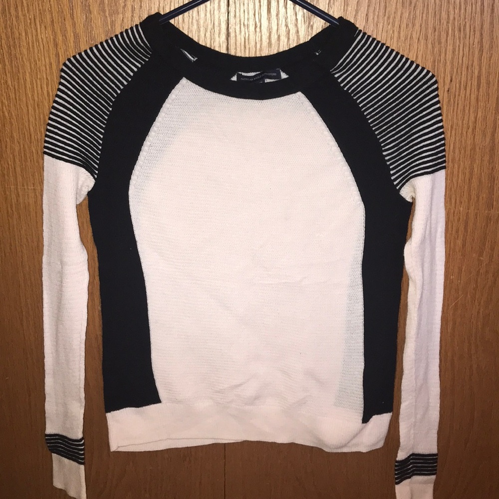Unique design American Eagle sweater
